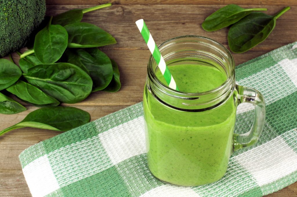 Smoothie vert kiwi epinard banane