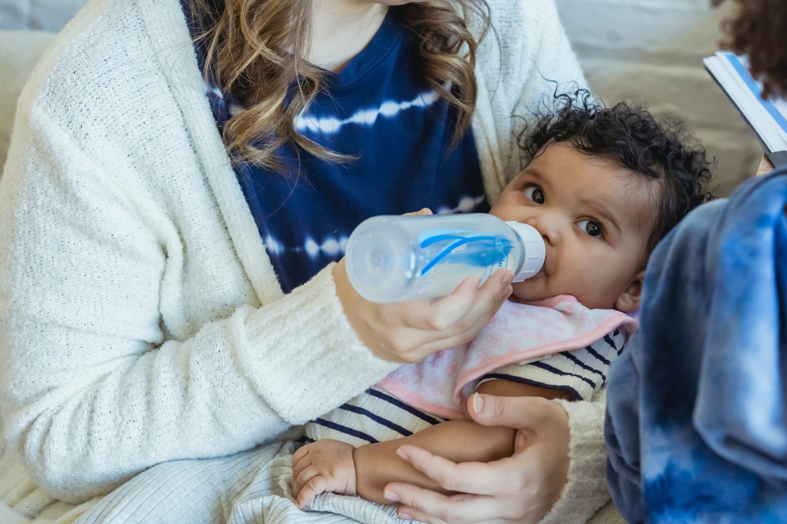 Quand donner du lait infantile liquide ou du lait de vache à bébé ? — Candia Baby